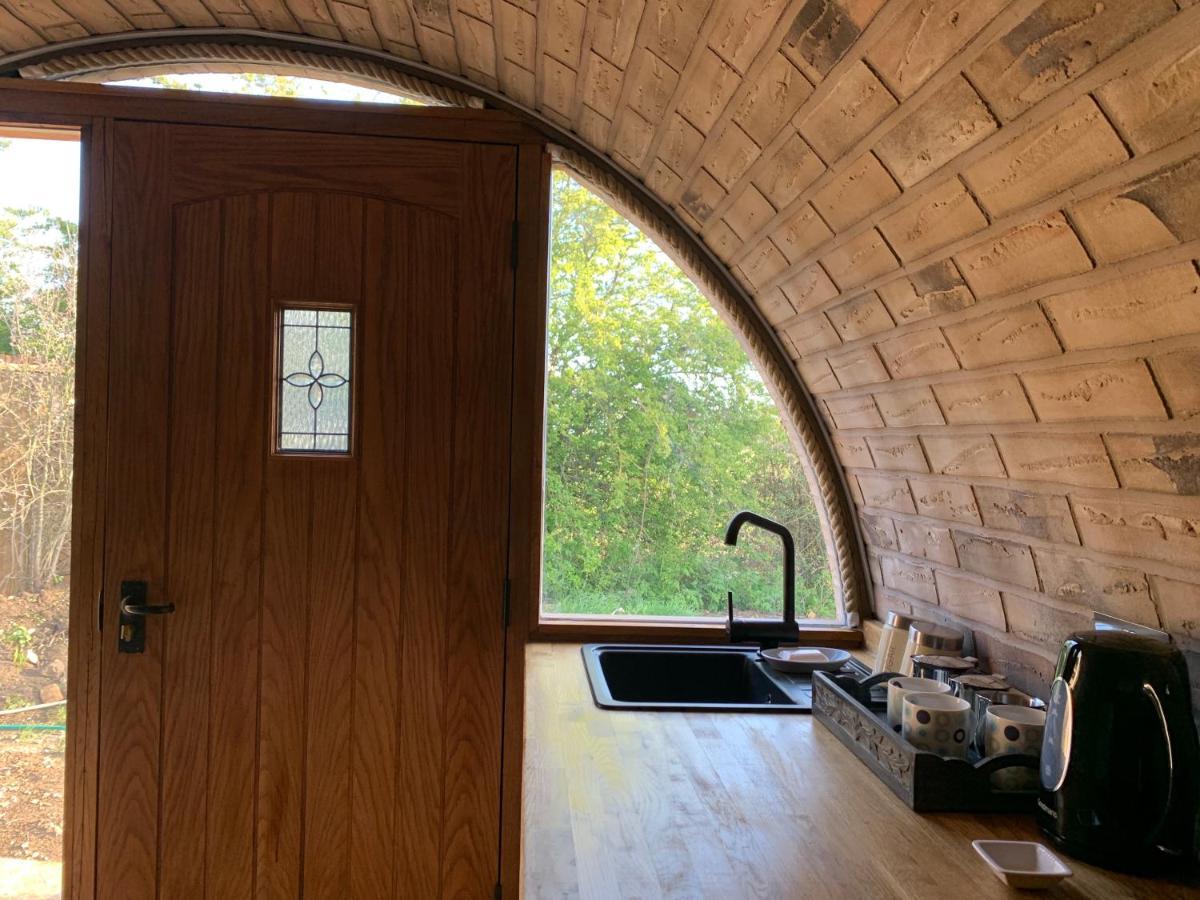 Romantic Escape Luxury Hobbit House With Hot Tub! Sheerness Extérieur photo